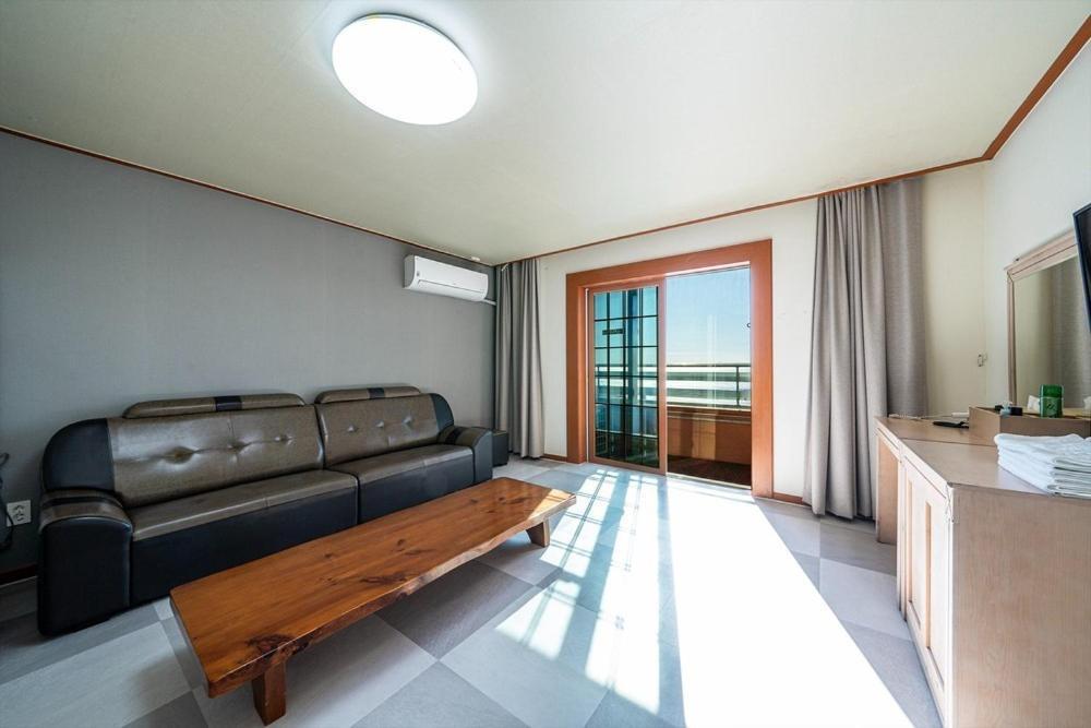 Oceanview Resortel Boryeong Exterior foto